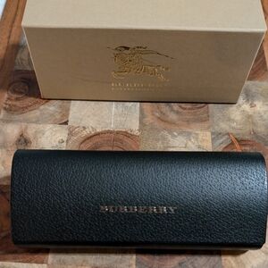 Burberry Glass Case + Burberry Box - No Glasses Included - Nwt  ❤️